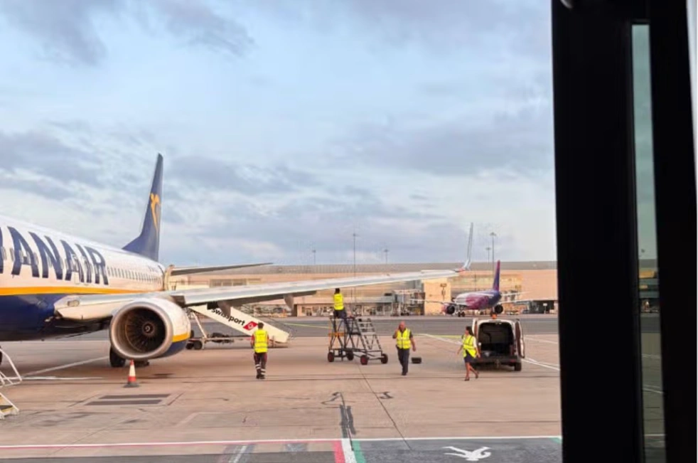 Ryanair Passengers Sent 160 Miles Off Course After Wing Problem Discovered Mid-Flight