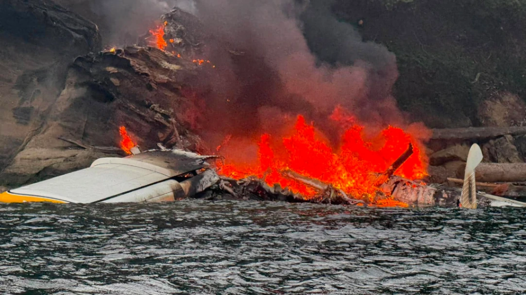 11 Survived After Kenmore Air Plane Crashes and Catches Fire in San Juan Islands